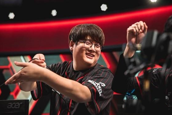100Thieves人员变动：下路Bang或加盟100T 岳伦”转型助教 